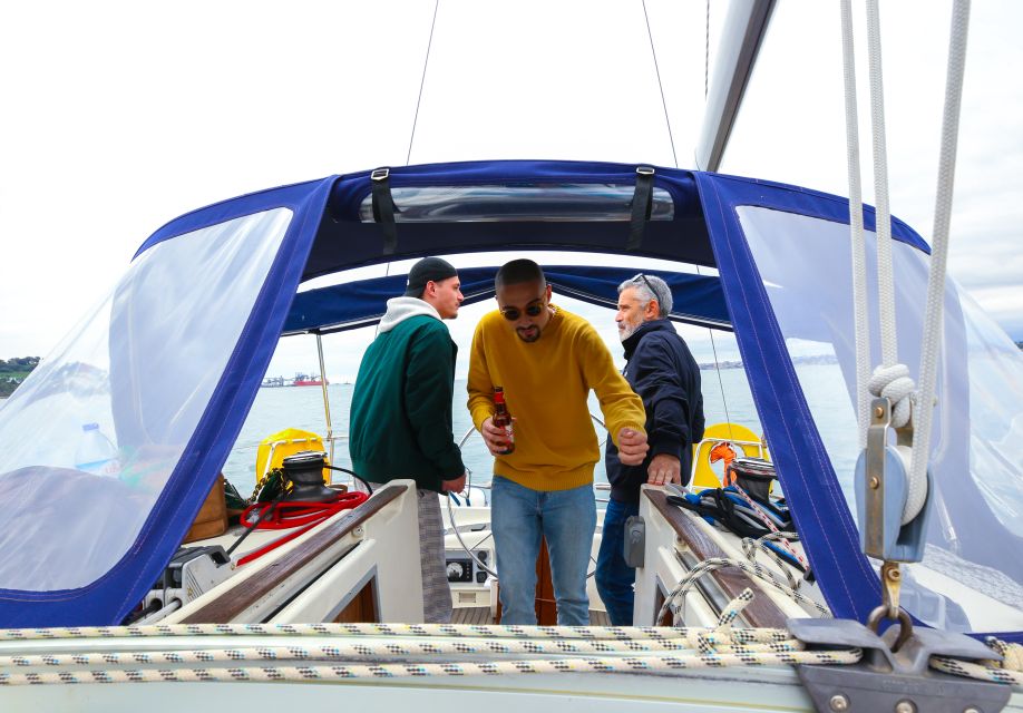 Lisbon: Sailboat Sightseeing on the Tagus River - Onboard Entertainment and Amenities