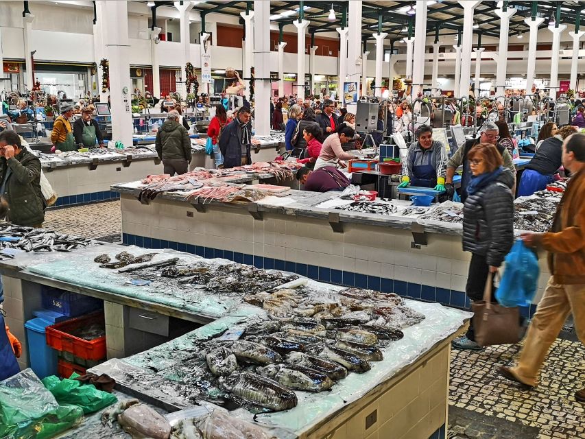 Lisbon: Setúbal History and Fish Market Guided Tour - Palmela Castle