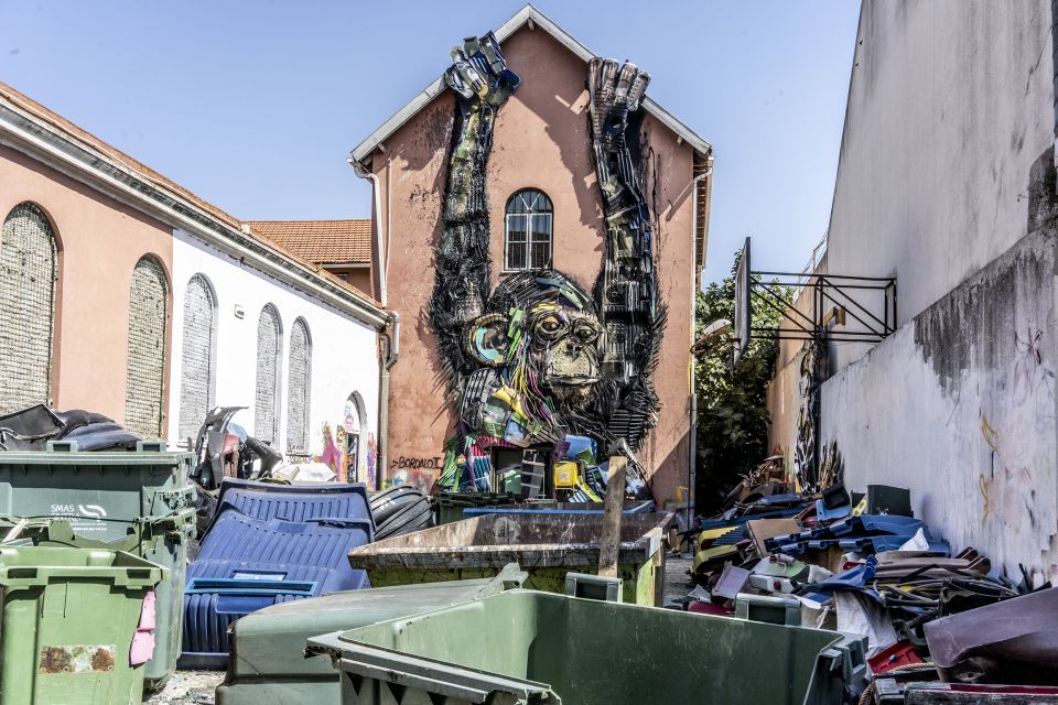 Lisbon: Street Art TukTuk Tour - Tour Duration and Group Size