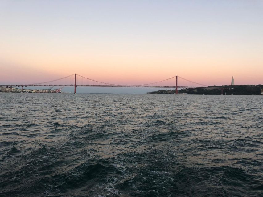 Lisbon: Sunset Boat Tour With a Drink - Sightseeing Locations