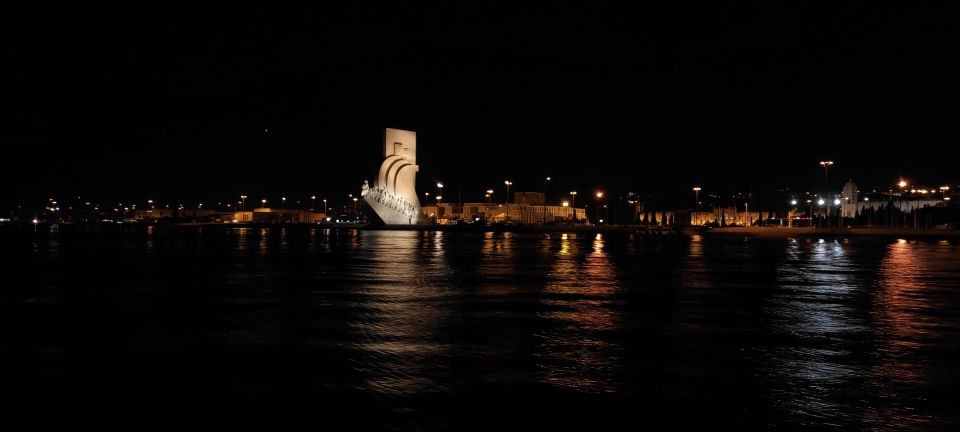 Lisbon: Tagus River Boat Sunset and Night Champagne Tour - Champagne and Water Served