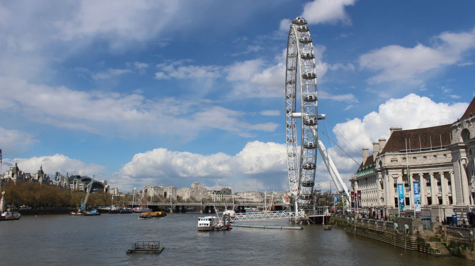 London: 4-Hour Panoramic Tour by Black Taxi - Crossing Tower Bridge