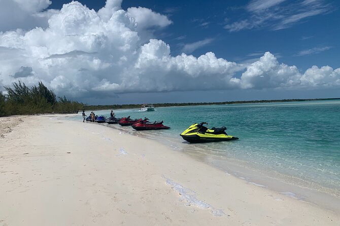 Lunch Seafari to Pristine Cays, Shipwreck and Lunch at TIKI BAR - Shipwreck and Cays Exploration