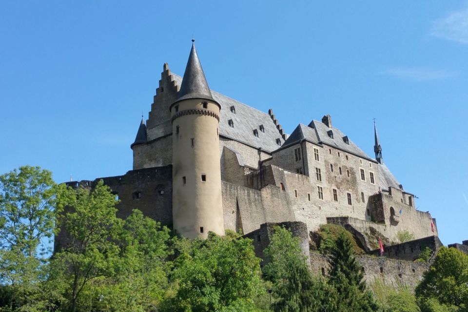 Luxembourg: City Exploration Game and Tour - Ending at the Monument