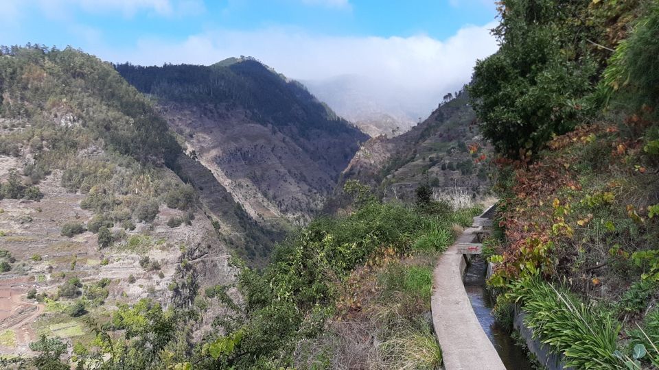 Madeira: Private Moinhos Levada Nova Walk Ponta Do Sol[ENGLISH TRANSLATION]:Madeira: Private Moinhos Levada Nova Walk Ponta Do Sol - Levada Nova Path