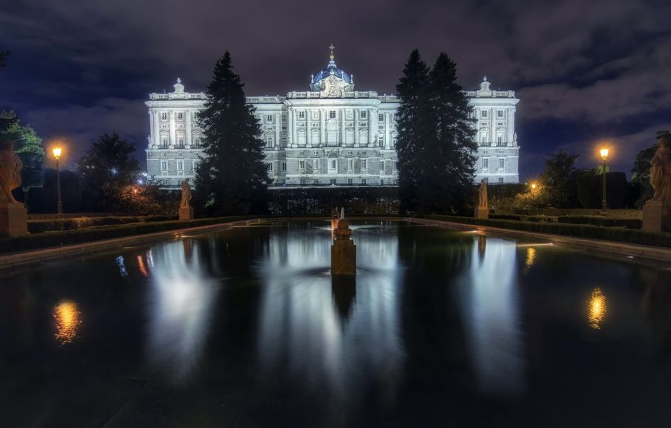 Madrid: 2-Hour City Highlights Guided Walking Tour - Admiring Almudena Cathedral