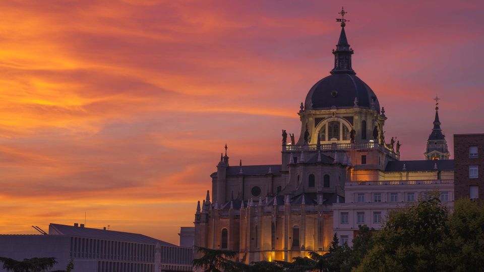 Madrid: Sunset Walking Tour With Optional Flamenco Show - Flamenco Show Option