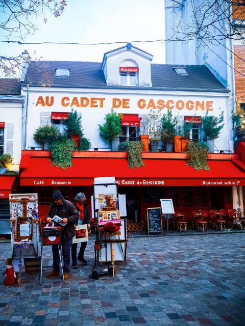 Montmartre: Semi Private Guided Stroll in Bohemian Paris - Tour Duration and Group Size