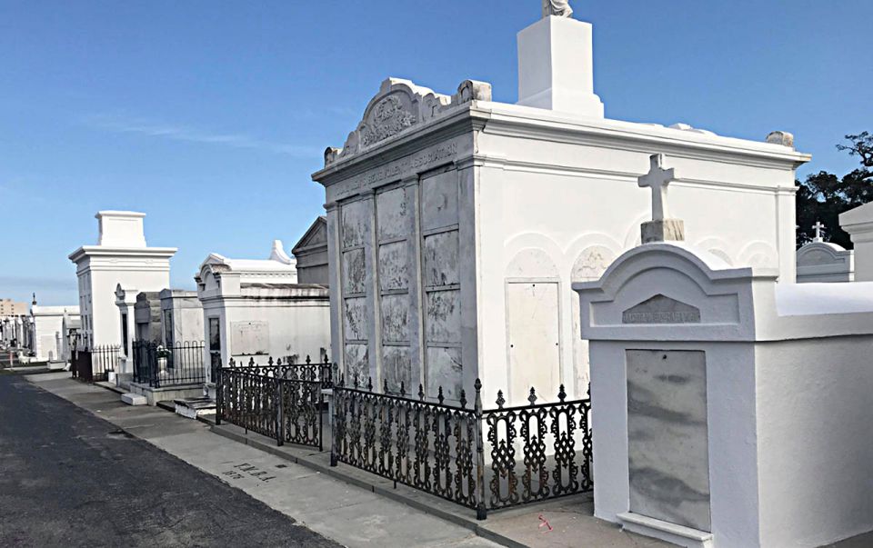 New Orleans: 2.5-Hour City & Cemetery Tour by Bus - Tour Duration and Cancellation