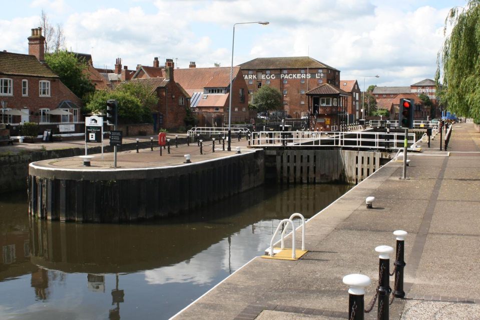 Newark-On-Trent: Quirky Self-Guided Heritage Walks - Exploring Hidden Gems in Newark