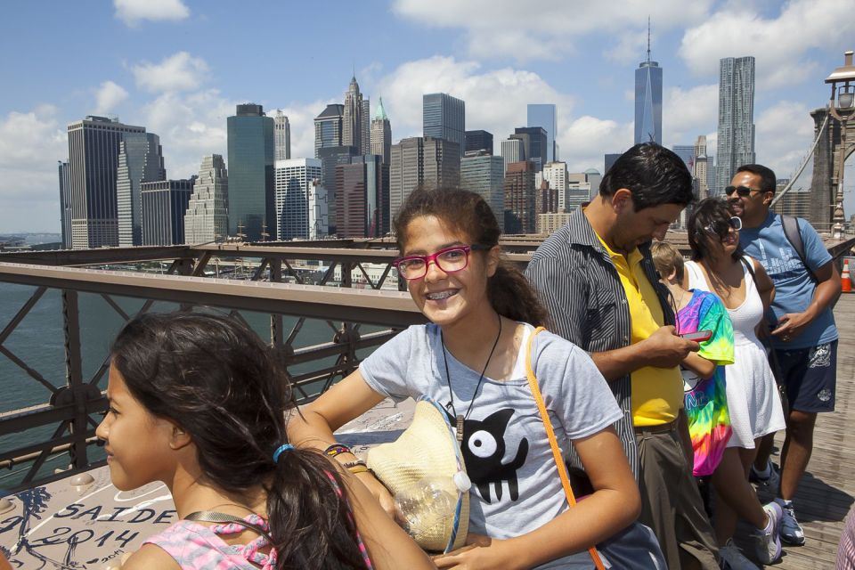 NYC: Brooklyn Bridge and Dumbo District Walking Tour - Exploring the Brooklyn Bridge