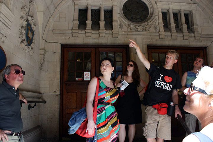 Oxford University: Guided Small Group Walking Tour - Getting to the Meeting Point