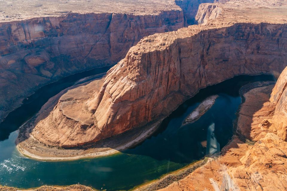 Page: Horseshoe Bend Helicopter Flight & Tower Butte Landing - Aircraft and Pilot