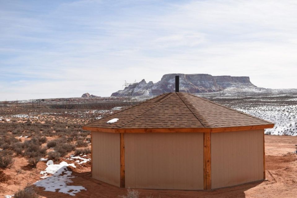 Page: Traditional Navajo Hogan Stay & Antelope Canyon Tour - Navajo Hogan Stay