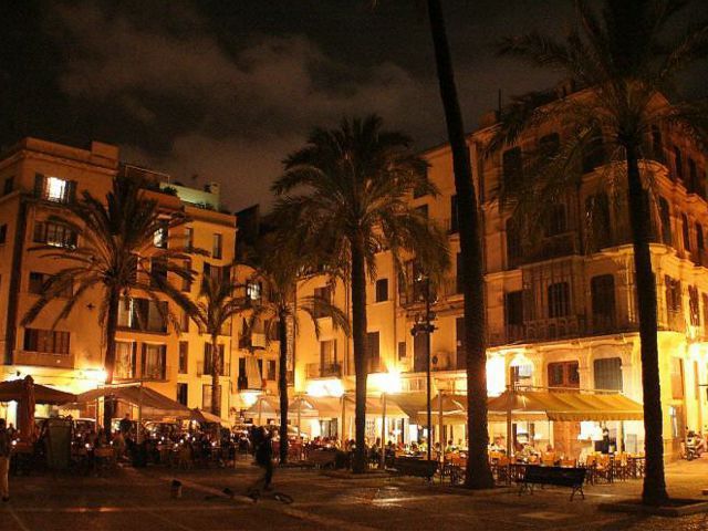 Palma De Mallorca: Old Town Atmospheric Evening Tour - Tapas Bars and Local Flavors