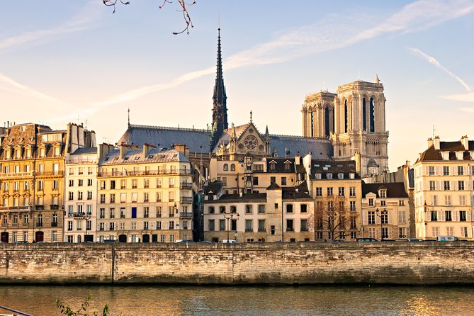 Paris City Center & Louvre Museum Exclusive Guided Tour -Reserved Entry Included - Tour Inclusions