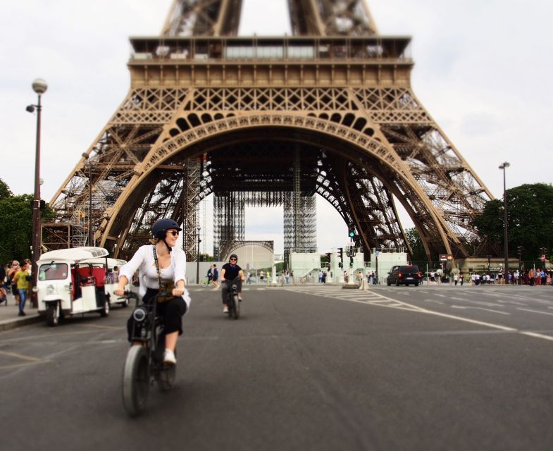 Paris: City Highlights Private Electric Bike Tour With Video - Eiffel Tower and Grand Palais