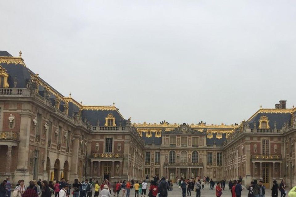 Paris: Excursion to the Châteaux of Versailles and Vaux-le-Vicomte - Welcome and Sightseeing at Vaux-le-Vicomte