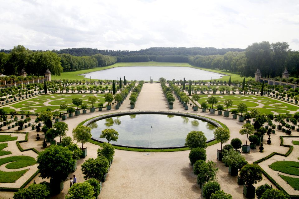 Paris: Gardens of Versailles Walking Tour & Palace Entry - Highlights of the Gardens