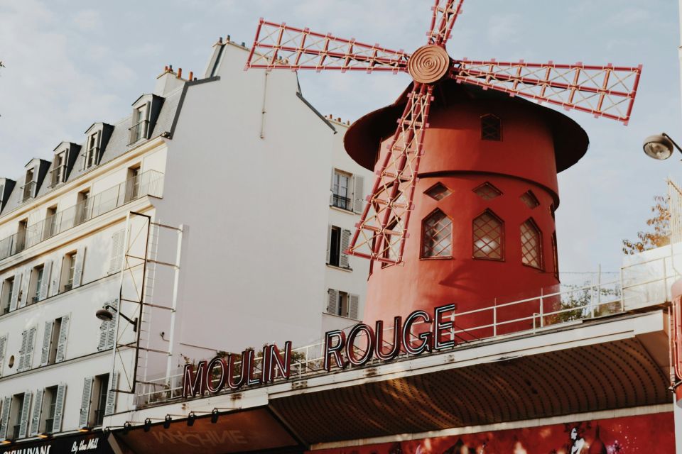 Paris: Montmartre Michelin Dining Experience + Guided Tour - Vibrant Place Du Tertre