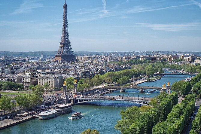 Paris - One Hour Seine River Cruise With Recorded Commentary - Arrival and Timing Tips