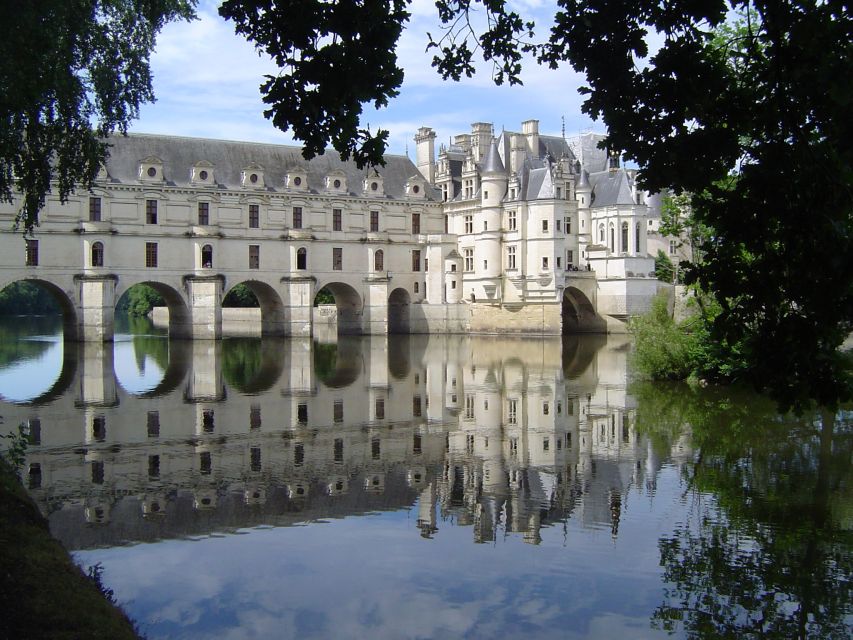 Paris: Top Loire Castles With Lunch and Wine - Tasting Traditional Wines