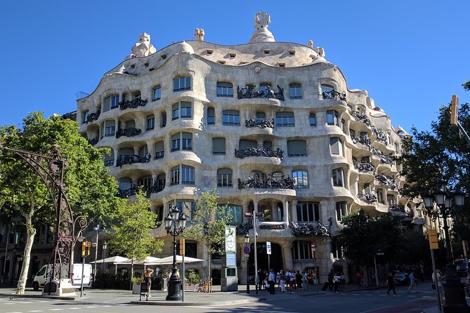 Park Guell and Sagrada Familia, Gaudi's Masterpieces Private Tour - Accessibility and Suitability