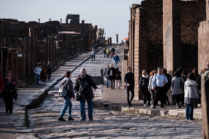 Pompeii, Naples and Capri Island From Rome Full-Day Guided Tour - Discovering the City of Naples