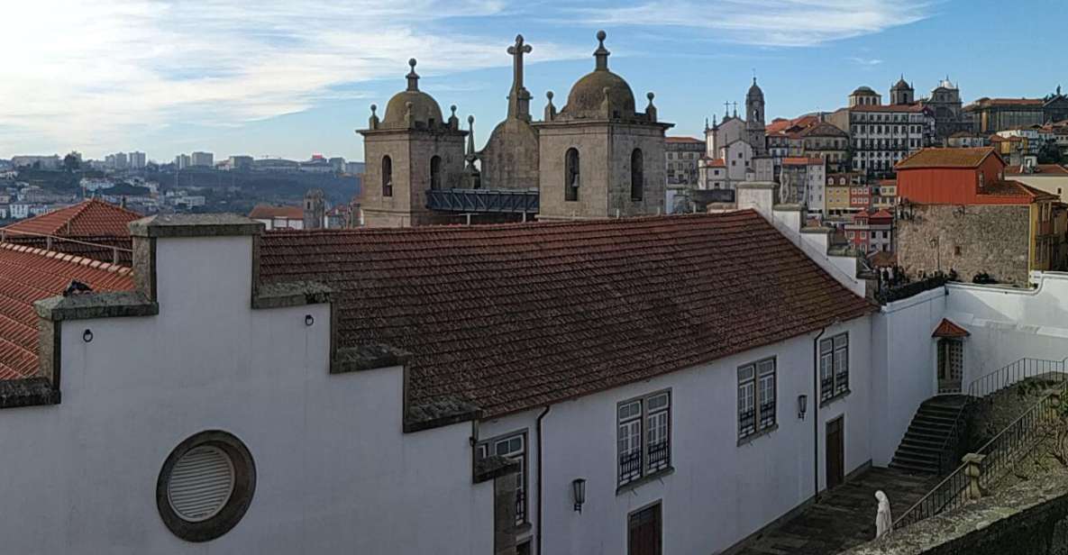 Porto: a Ride Along the Coast in a Fun Eco-Friendly Car - Vehicle and Amenities