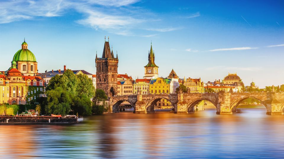 Prague: 45-Minute Historical River Cruise and Refreshments - Refreshments Included