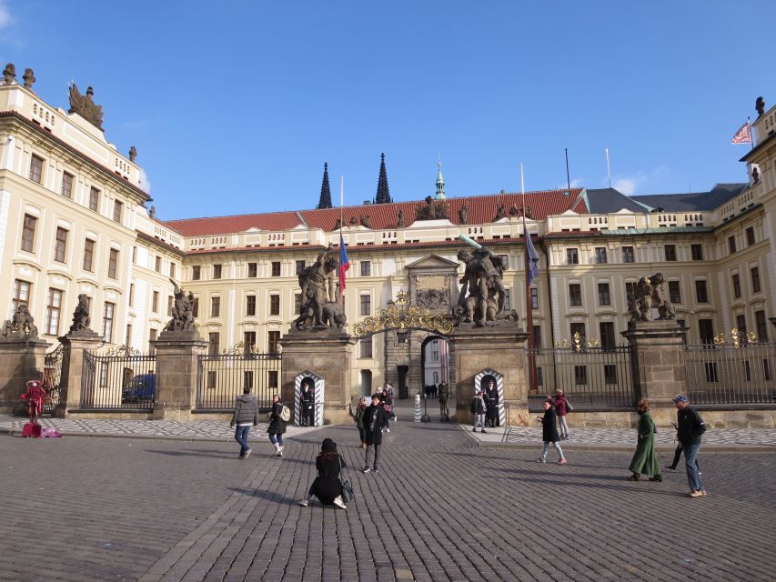 Prague: Bus and Boat Tour - Meeting Point and Transportation