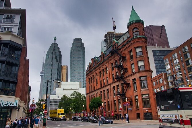 Private 4-Hour City Tour of Toronto With Driver and Guide - Hotel Pick up - Tailor-Made Experience