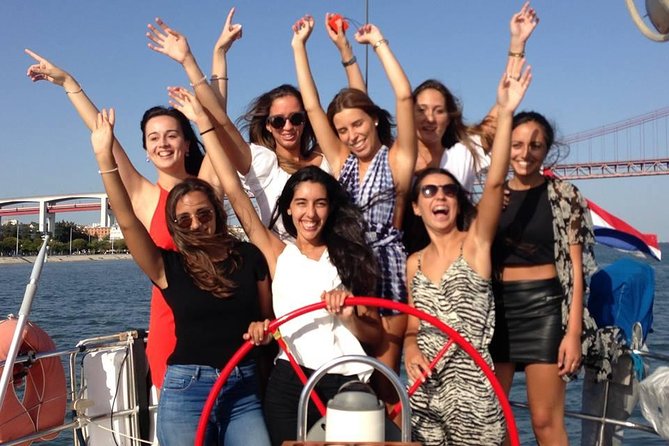 PRIVATE BOAT TOUR Lisbon - Booking and Group Size