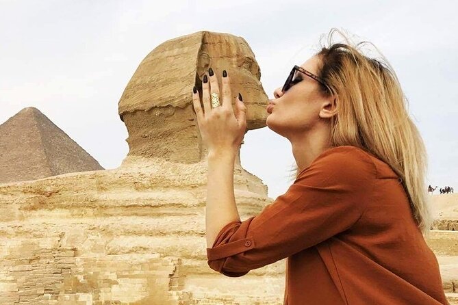 Private Day Tour to Giza Pyramids, Sphinx & Saqqara + Luxury Nile Dinner Cruise - Visiting the Sphinx