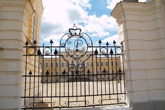 Private Day Trip to Rundale Palace, Hill of Crosses & More - Customization Options