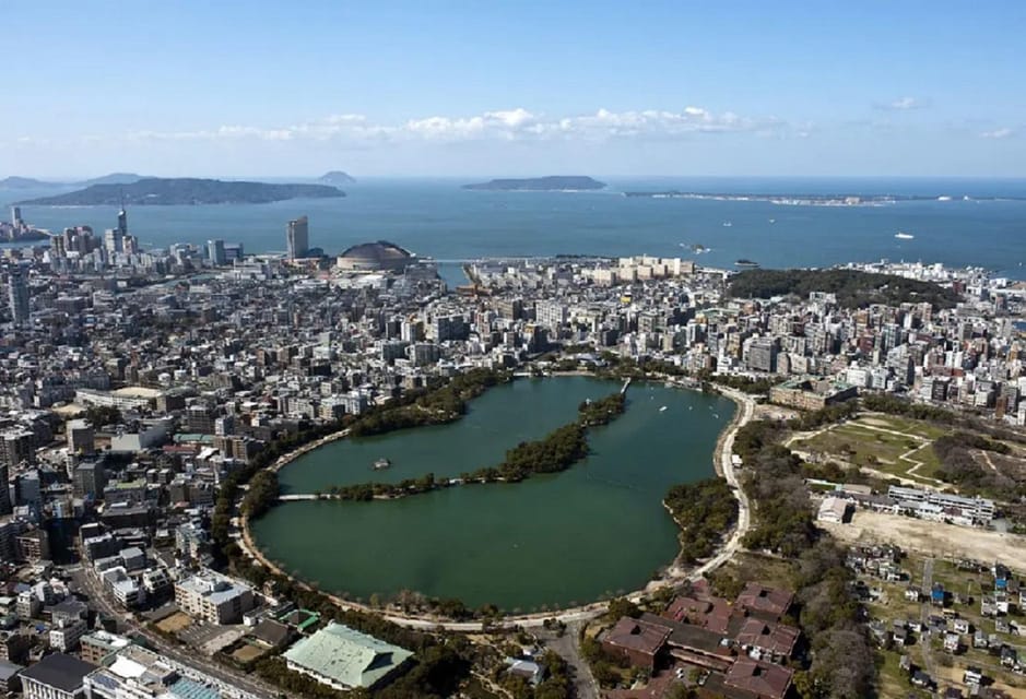 Private Fukuoka Tour With a Local Review - Exploring Fukuokas Iconic Landmarks