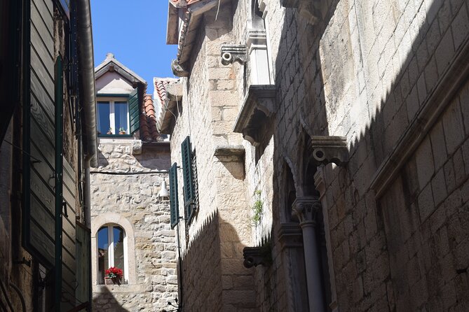 Private Split City Walking Tour - Spanish Guide - Exploring Diocletians Palace