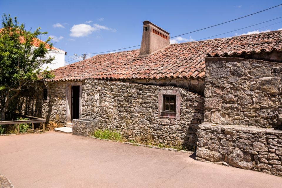 Private Tour in Fatima, Nazare and Obidos From Lisbon - Discovering Obidos History