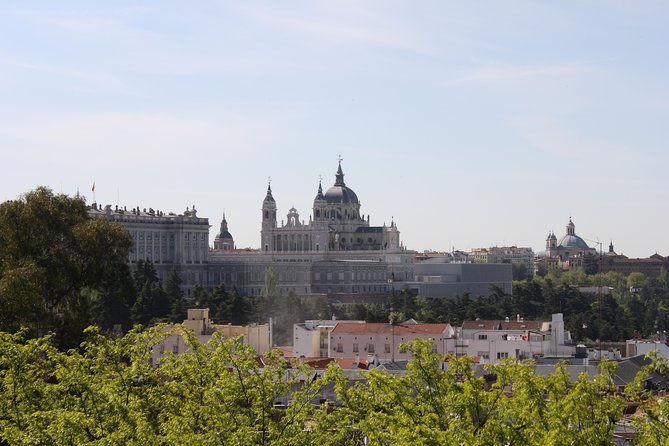 Private Tour of the Royal Palace, Private Guide, Fast Entrance and Pick up at the Hotel. - Accessibility Features