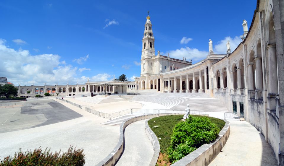 Private Transfer From Lisbon to Oporto With Stop in Fatima - Booking and Reservation Process