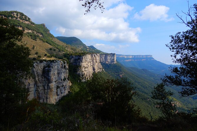 Pyrenees Medieval Village Hike From Barcelona - Tour Duration and Group Size