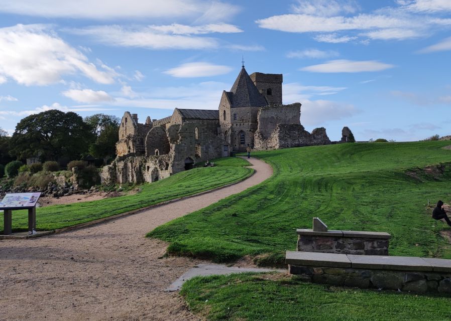 Queensferry: Sightseeing Cruise to Inchcolm Island - Accessibility and Terrain