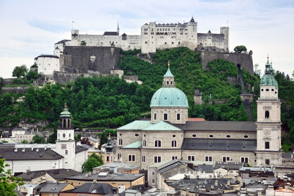 Salzburg: First Discovery Walk and Reading Walking Tour - Discovering Historic Landmarks