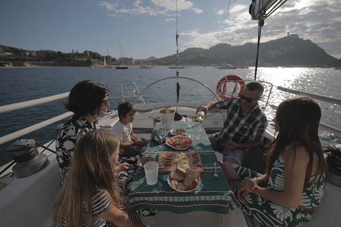 San Sebastian Private Sailing at La Concha Beach & Pasai Donibane - Positive Guest Reviews and Ratings