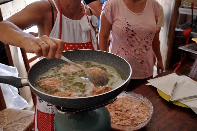 Santorini Gourmet Private Tour With Cooking Class and Lunch - Meeting Location and Pickup