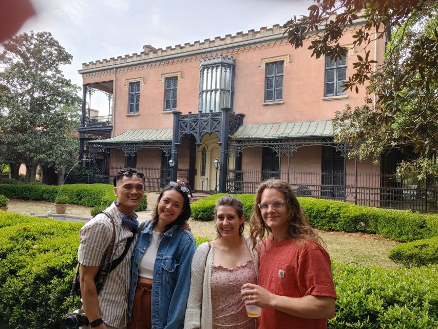 Savannah: Guided Walking Tour and Trivia Game - Language and Group Size