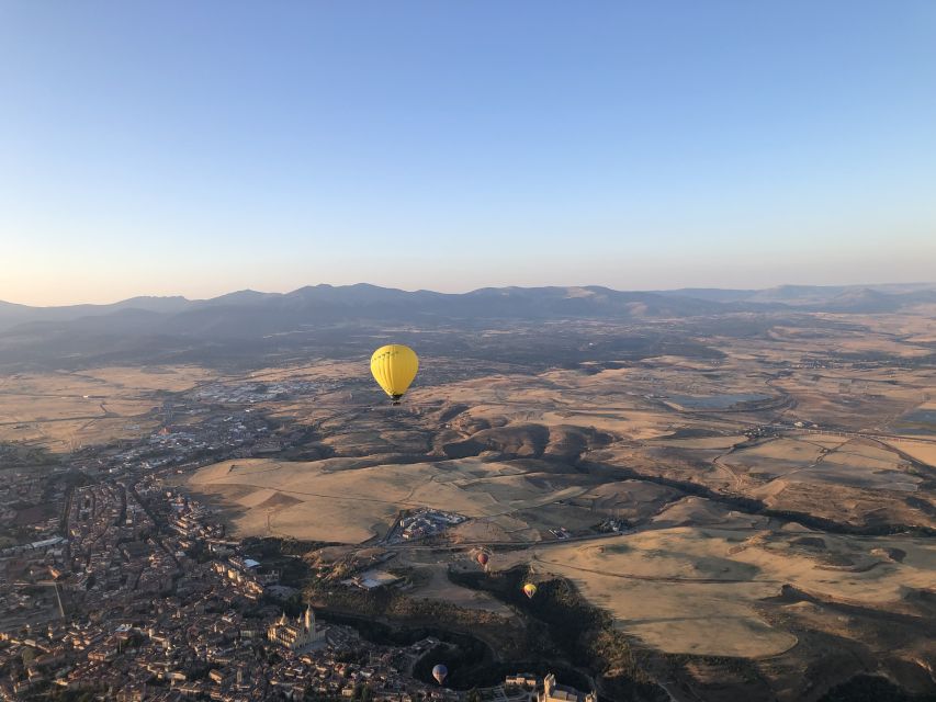 Segovia: Hot Air Balloon Flight With Picnic and Cava - Luxury Vehicle Transfer