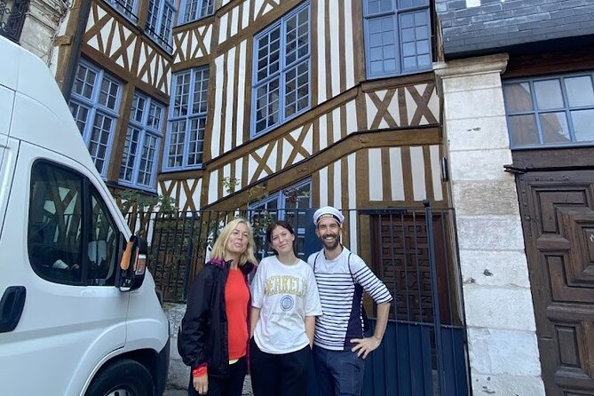 Small Group Guided Tour of the Secret History of Rouen - Guide Attire and Pickup