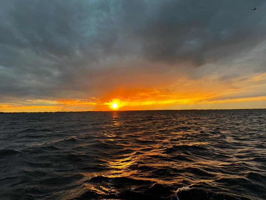 St. Cloud, Florida: 90-Minute Sunset Cruise - Onboard Amenities