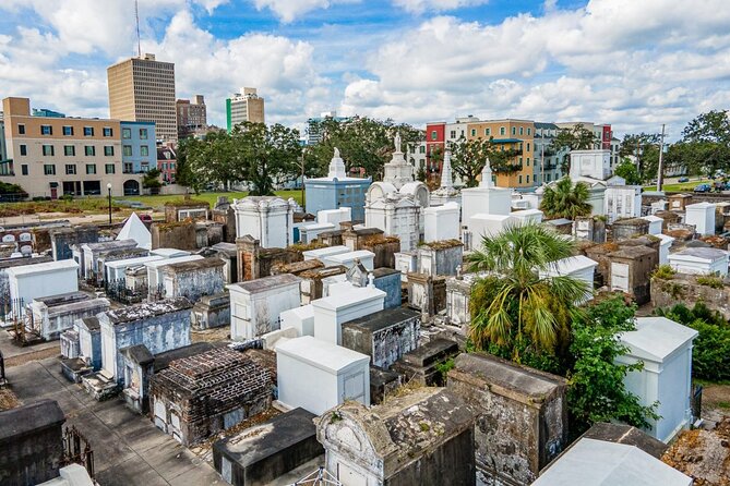 St. Louis Cemetery No. 1 Official Walking Tour - Knowledgeable and Entertaining Guides